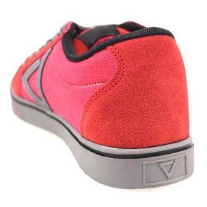 ade_invard_red_3_1152409757