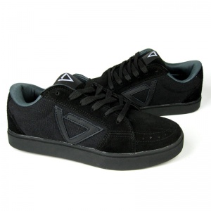 ade_shoes_invard_black_2